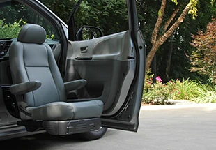 turny evo seat with passenger door open